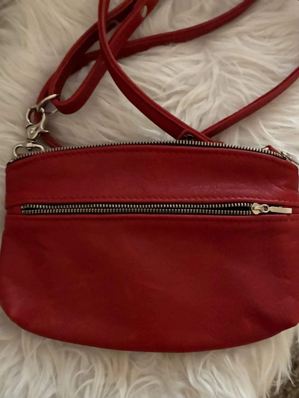 Bellum‎ Leather Red Crossbody Bag